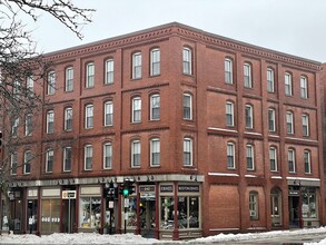 4 Davis Ave in Brookline, MA - Building Photo - Building Photo