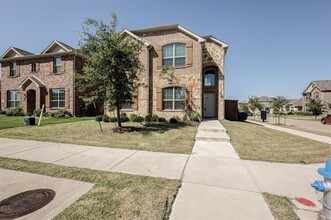 4000 Villawood Trl in Heartland, TX - Foto de edificio - Building Photo