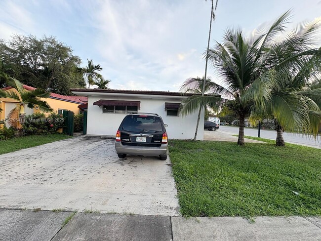 8865 NE 2nd Ave in El Portal, FL - Building Photo - Building Photo