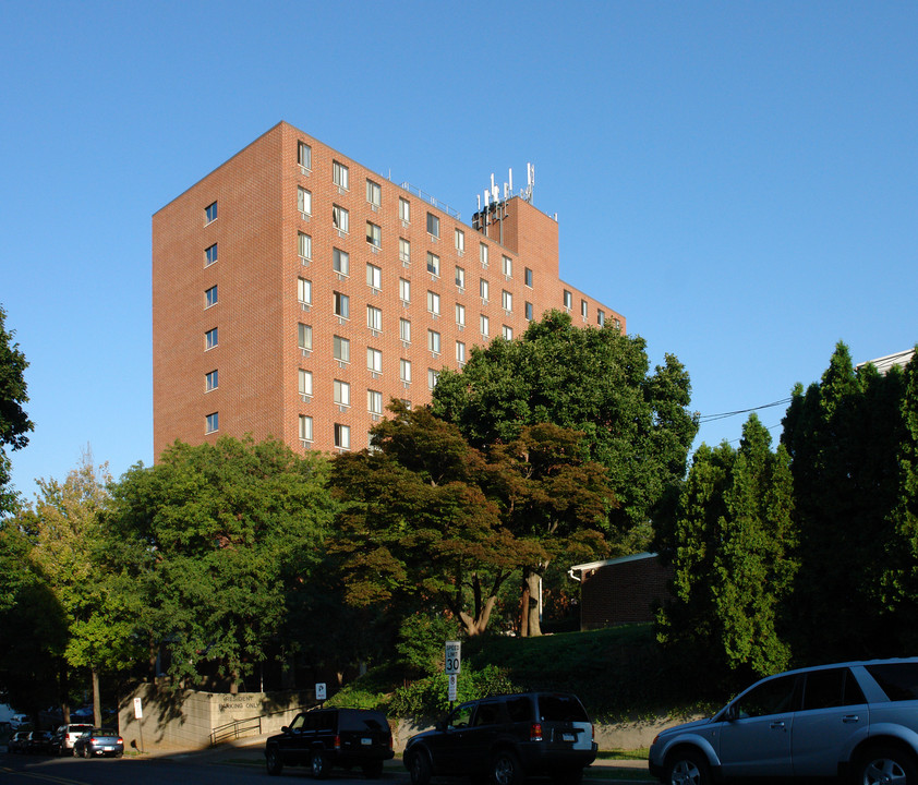 Towne House Apartments in Allentown, PA - Building Photo