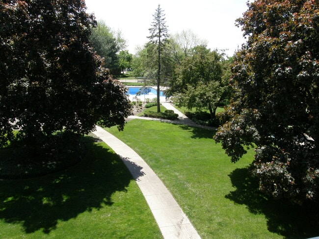 920 Beau Dr, Unit 309 in Des Plaines, IL - Building Photo - Building Photo