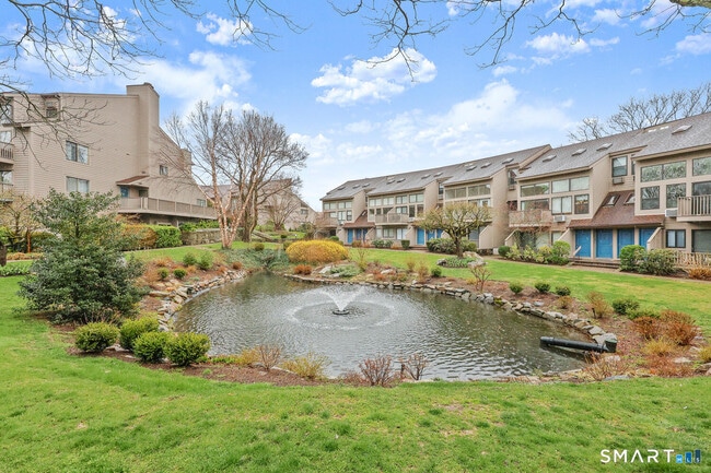 property at 1465 E Putnam Ave