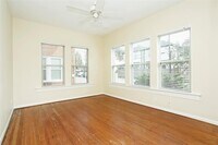 511 W Gray St photo'