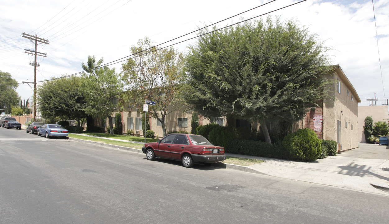 12003 Hart St in North Hollywood, CA - Foto de edificio