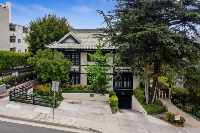 1218 N La Cienega Blvd in West Hollywood, CA - Building Photo - Building Photo