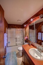 1007 NW Lake St-Unit -Upper in Newport, OR - Building Photo - Building Photo