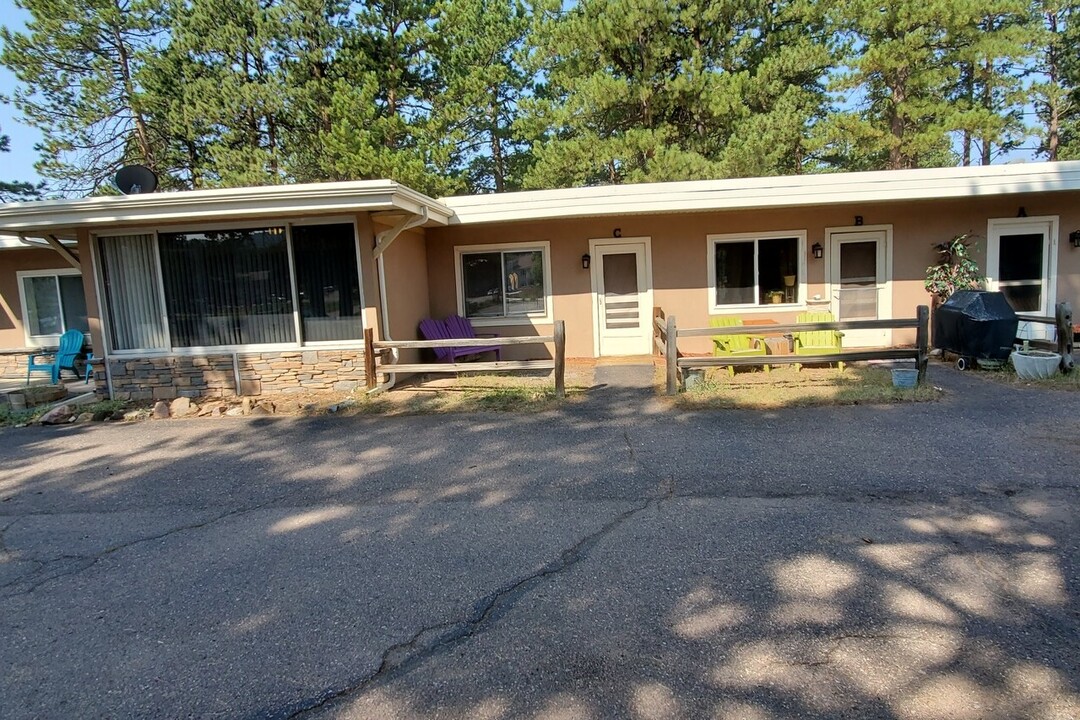 Mountain Manor in Woodland Park, CO - Building Photo