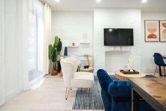 402 E 11th St, Unit SI FL1-ID1495798P in New York, NY - Foto de edificio - Building Photo