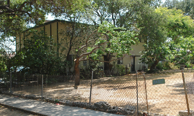 87 Oak Ave in Pasadena, CA - Foto de edificio - Building Photo