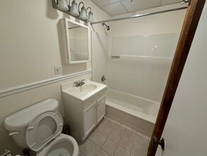 222 Williams St E in Glastonbury, CT - Building Photo - Building Photo