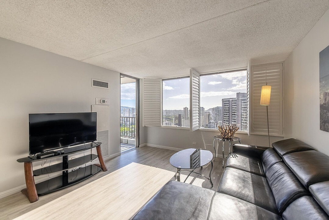 411 Hobron Ln in Honolulu, HI - Foto de edificio