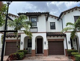8860 NW 103rd Ave in Doral, FL - Building Photo