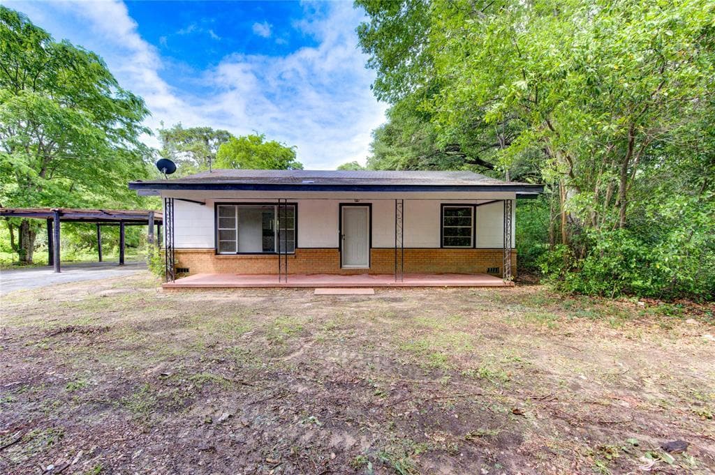 808 State Highway Loop in Goodrich, TX - Building Photo