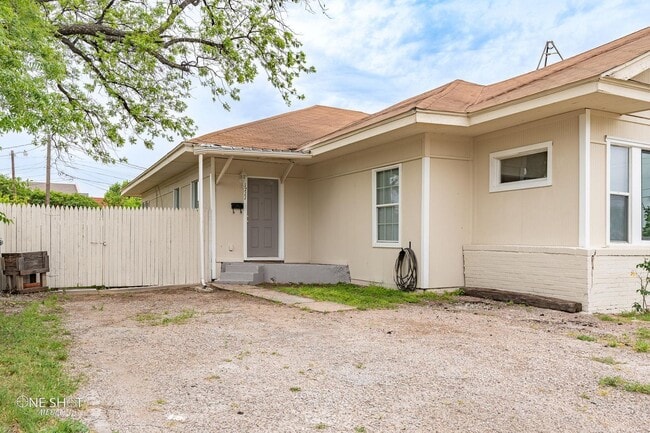 1711 N 3rd St in Abilene, TX - Building Photo - Building Photo