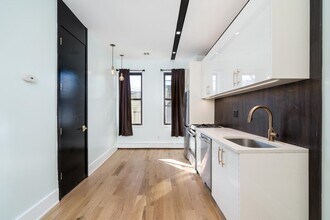 541 Newark Ave in Jersey City, NJ - Building Photo - Building Photo