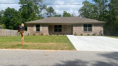 6850 Boots Ln in Milton, FL - Building Photo - Building Photo