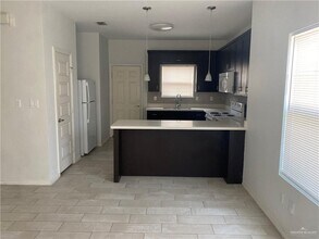 16 Valeria St in Edinburg, TX - Building Photo - Building Photo