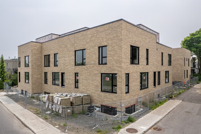 444 Montréal Av in St. Laurent, QC - Building Photo - Building Photo