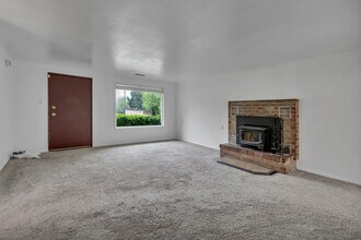 23912 59th Pl W in Mountlake Terrace, WA - Building Photo - Building Photo