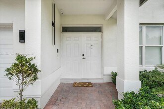 10629 NW 54th St in Doral, FL - Building Photo - Building Photo