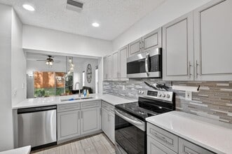 5015 Palmbrooke Cir in West Palm Beach, FL - Building Photo - Building Photo