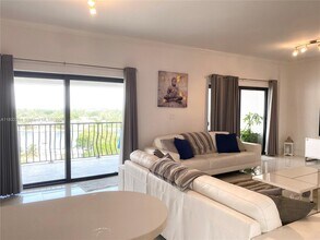 5415 Collins Ave in Miami Beach, FL - Building Photo - Building Photo