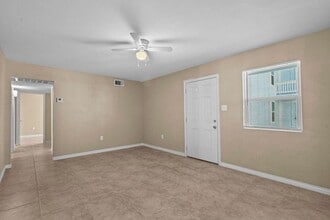 2802 Sealy Ave in Galveston, TX - Building Photo - Building Photo