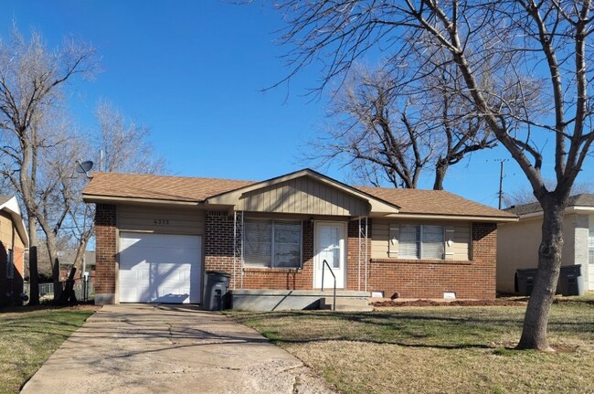 4315 NW Pollard Ave in Lawton, OK - Foto de edificio - Building Photo