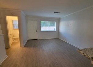 806 Danna St in League City, TX - Building Photo - Building Photo