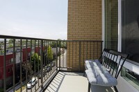 1BR, 1BA - 740 SF - Alexan LoHi Apartamentos in Denver, Colorado