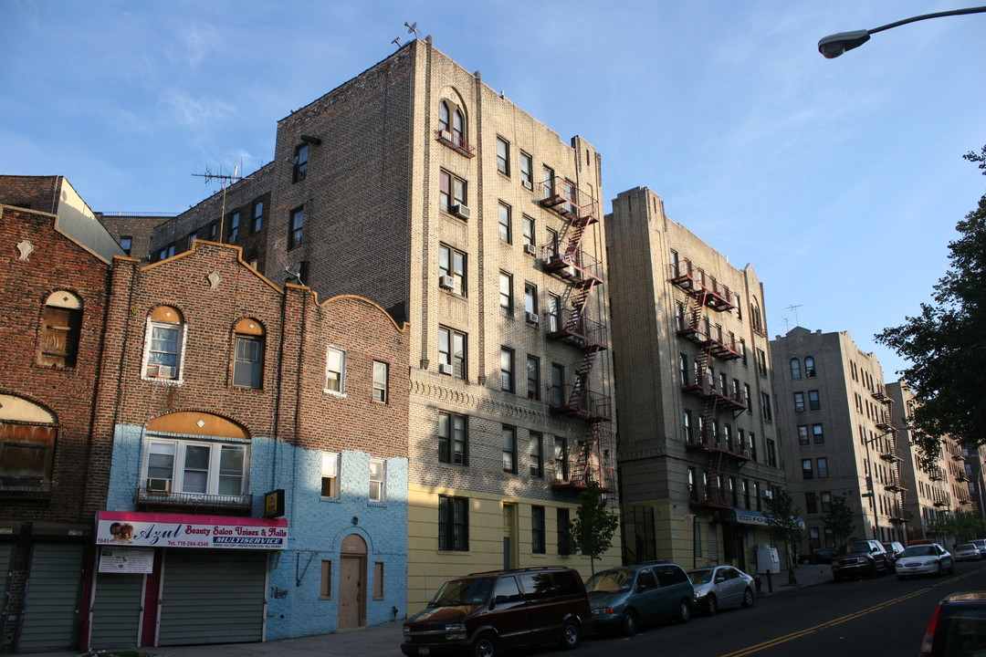 1645 Grand Ave in Bronx, NY - Foto de edificio