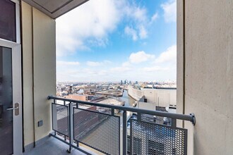 700 N Larrabee St, Unit 1902 in Chicago, IL - Building Photo - Building Photo