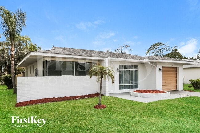 305 NE Floresta Dr in Port St. Lucie, FL - Building Photo - Building Photo