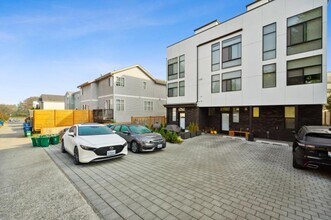 3831 23rd Ave W in Seattle, WA - Building Photo - Building Photo