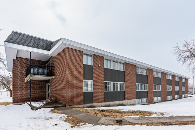 15 Saint-Édouard St in Lévis, QC - Building Photo - Building Photo