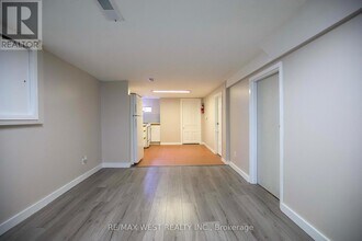 32 Beatrice St in Toronto, ON - Building Photo - Building Photo