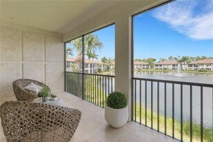 15161 Palmer Lake Cir in Naples, FL - Building Photo