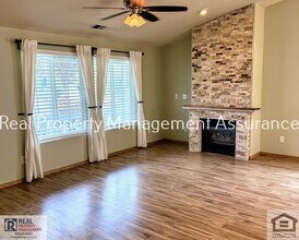 2383 SE 61st Ln in Hillsboro, OR - Foto de edificio - Building Photo