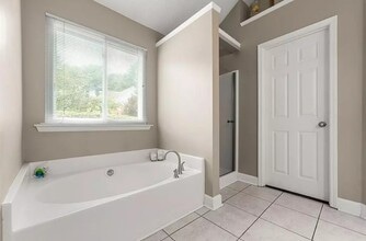 1324 Pinebreeze Way in Marietta, GA - Building Photo - Building Photo