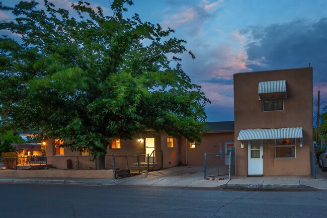 2450 Floral Rd NW in Albuquerque, NM - Building Photo - Building Photo