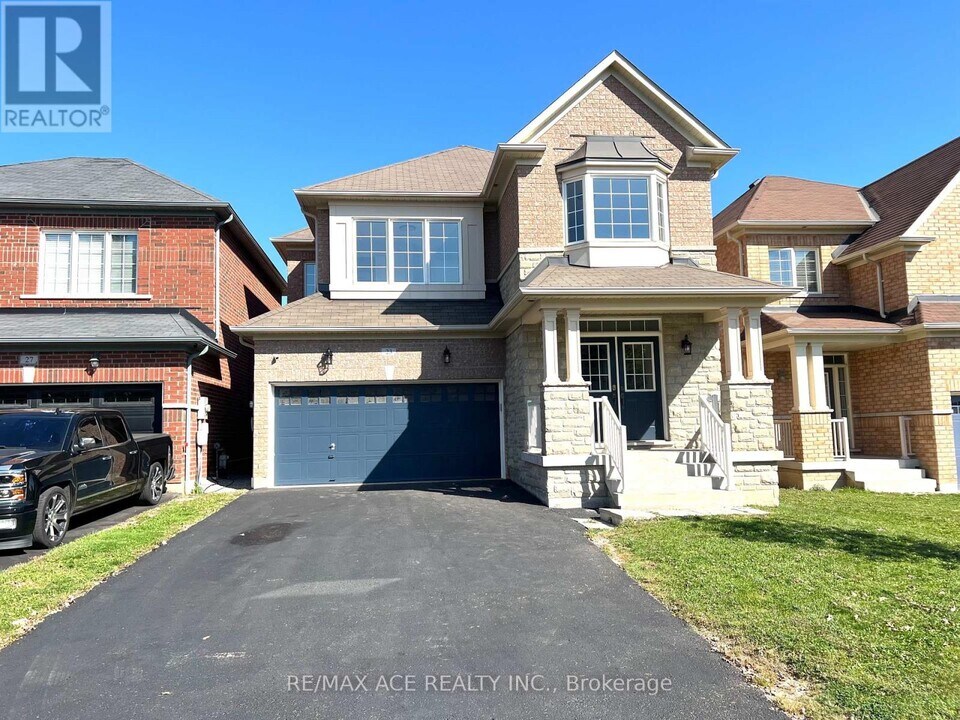 23 Grayleaf Dr in Whitchurch-Stouffville, ON - Building Photo