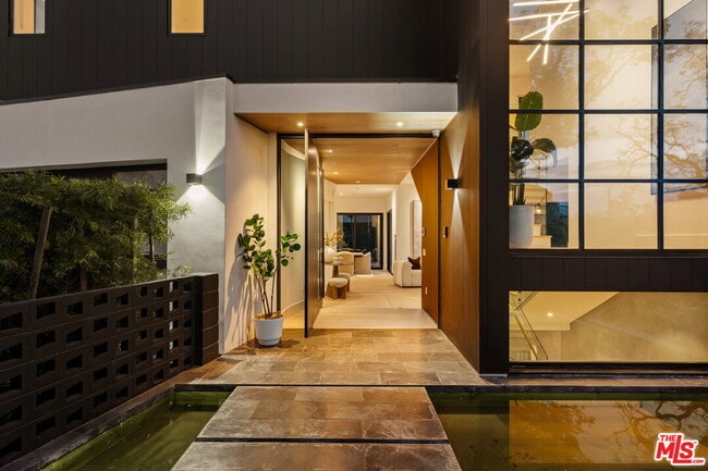 5988 W 76th St in Los Angeles, CA - Building Photo - Building Photo