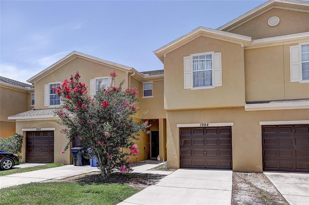 1984 Hawks View Dr in Ruskin, FL - Building Photo