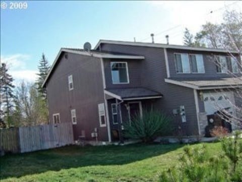 2264 Southwest Reindeer Avenue in Redmond, OR - Building Photo - Building Photo