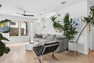 4502 Banister Ln, Unit B in Austin, TX - Building Photo - Building Photo