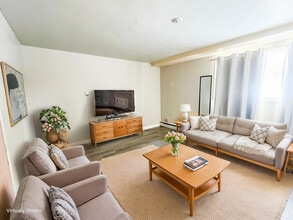 Carlson Apartments in Regina, SK - Building Photo - Building Photo