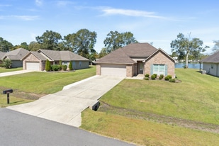 42211 Broad Walk Ave in Hammond, LA - Building Photo