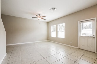 2640 Island Walk Dr in Deltona, FL - Foto de edificio - Building Photo