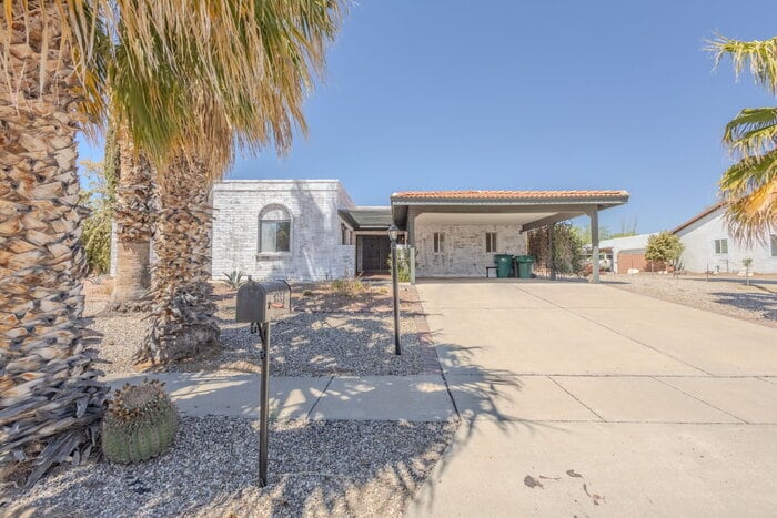 1321 N Paseo Maravilloso in Green Valley, AZ - Building Photo