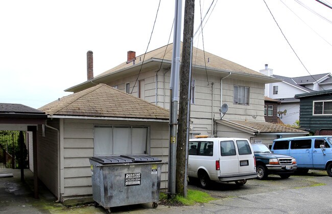 2615 Rucker Ave in Everett, WA - Building Photo - Building Photo